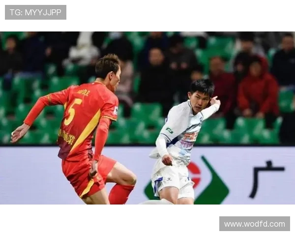 中甲联赛焦点对决：强强碰撞，争夺晋级席位进入白热化阶段 - 副本 (2)